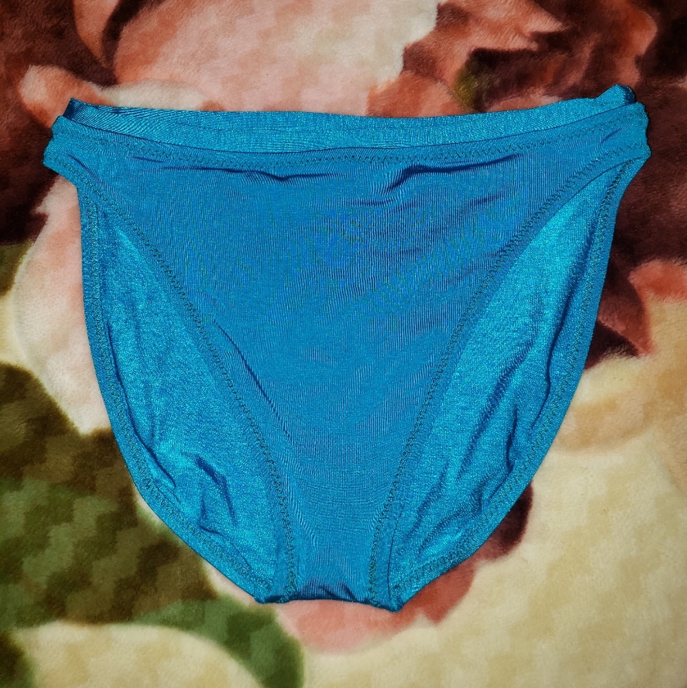 Never worn swimsuit bottoms. Sz L